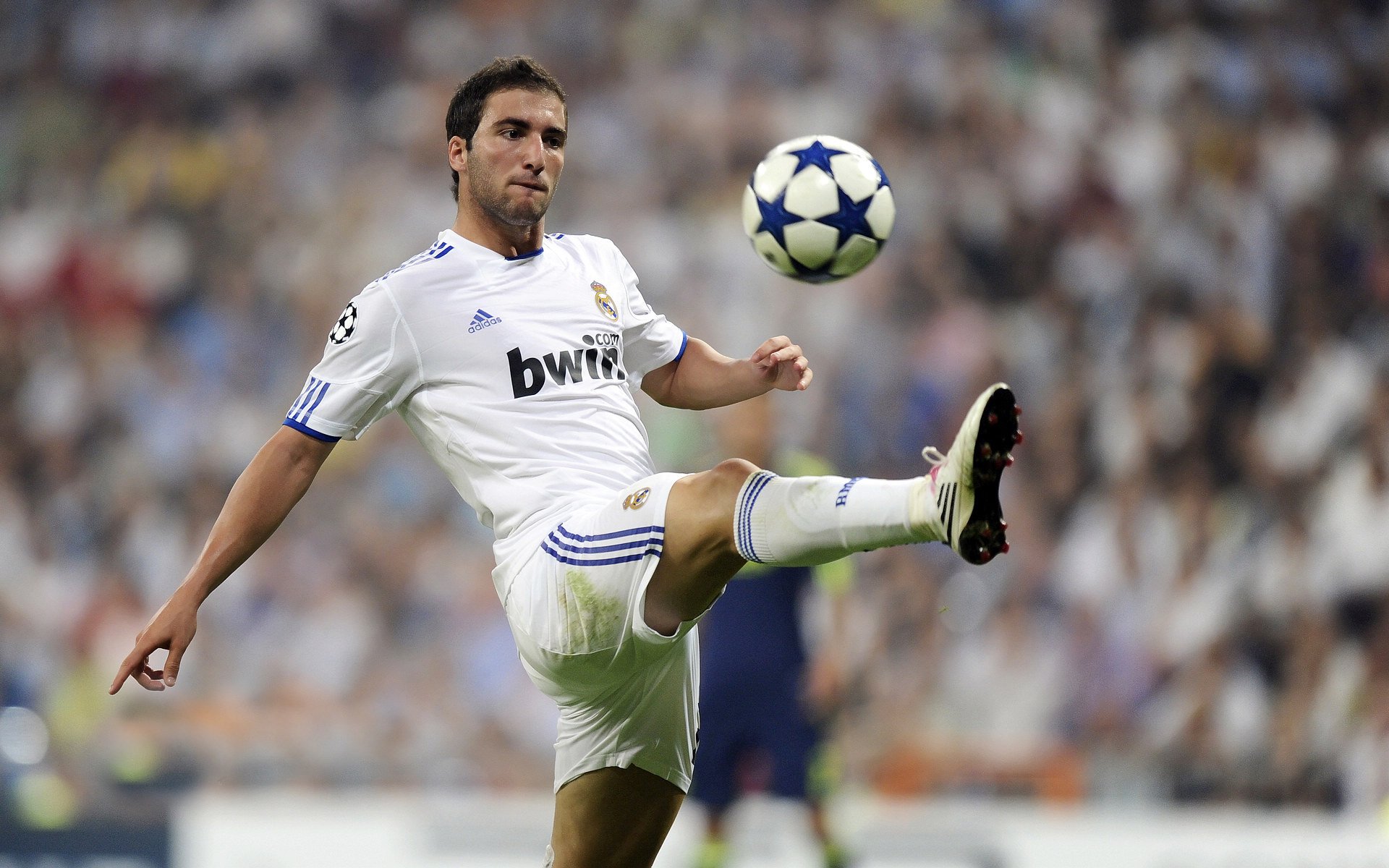 欧冠八强：曼城3比0完胜拜仁 瓜迪奥拉拒绝庆祝“只踢了一半”